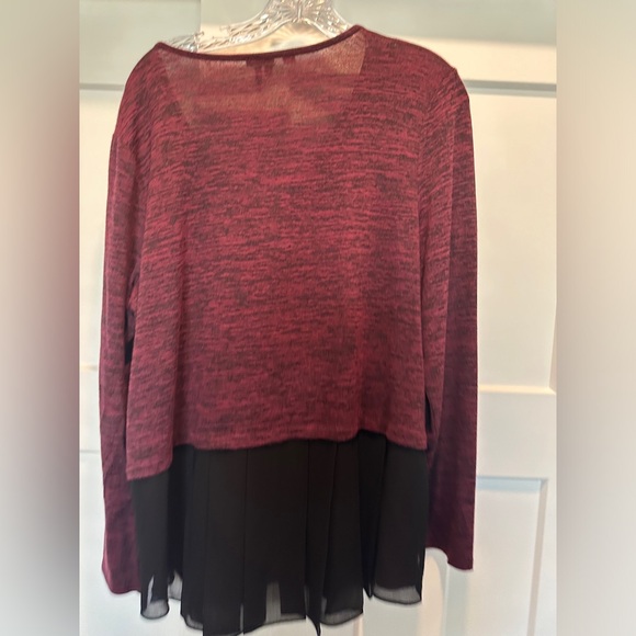 Nic+Zoe v-neck burgundy with black on back - great condition - size L - Picture 3 of 6